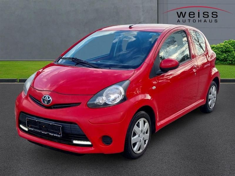 Gebraucht Toyota Aygo Cool 68 PS (50 kW) 2012 Rot Kleinwagen