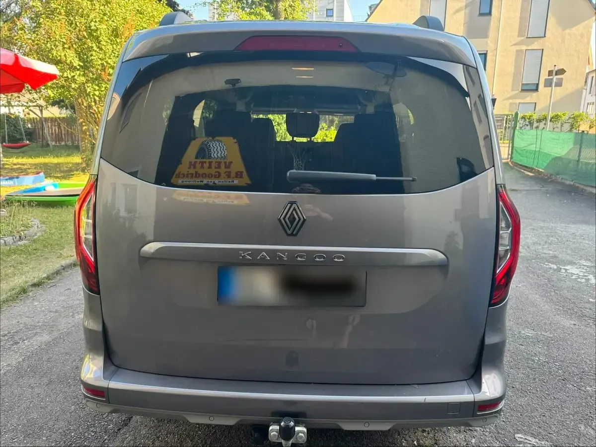 Gebraucht Renault Kangoo Equilibre 131 PS (96 kW) 2025 Grau Van / Kleinbus
