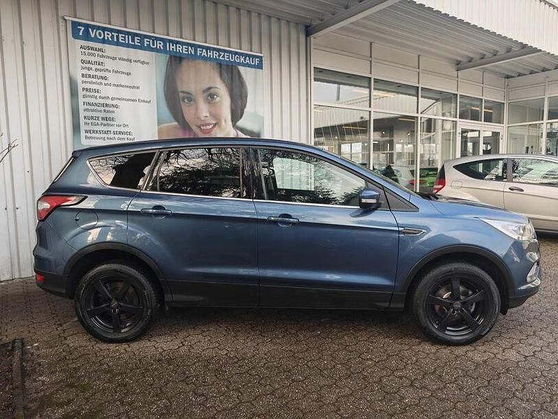 Gebraucht Ford Kuga 120 PS (88 kW) 2018 Blau SUV