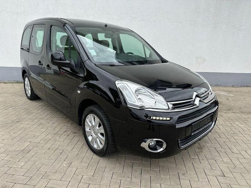 Schwarz Gebraucht 2015 Citroën Berlingo Tendance Van / Kleinbus | 6.900 € (Fairer Preis) - Bild 1/4