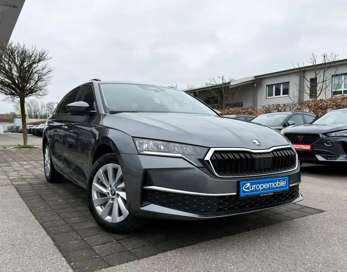 Nowe Skoda Octavia Selection 150 KM (110 kW) 2025 Szary Sedan/Limuzyna