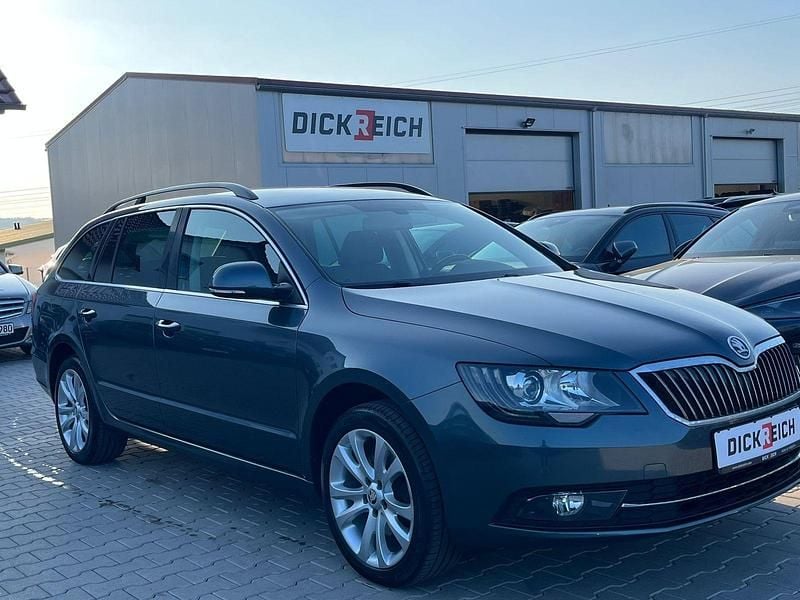 Gebraucht Skoda Superb Exclusive 140 PS (102 kW) 2015 Grau Kombi