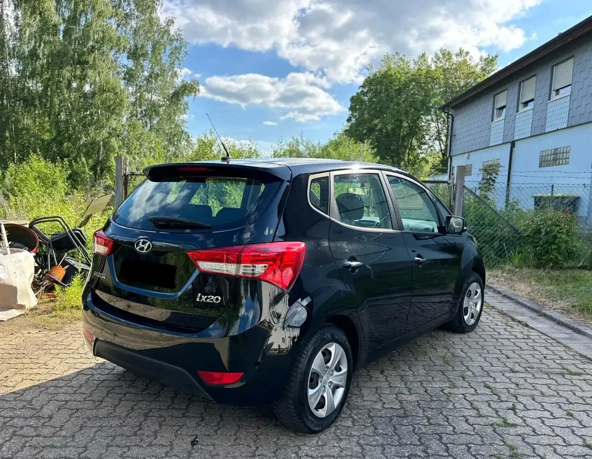 Gebraucht Hyundai ix20 90 PS (66 kW) 2012 Schwarz Kleinwagen