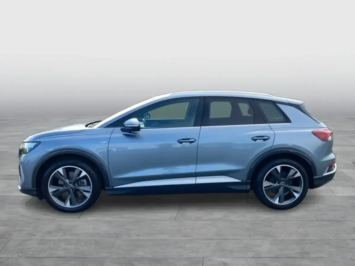 Używany Audi Q4 e-tron Basis 219 kW (299 KM) 2023 Niebieski SUV