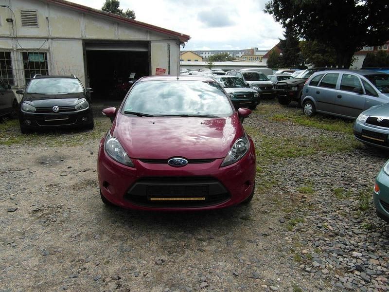 Rot Gebraucht 2010 Ford Fiesta Trend Kleinwagen | 2.599 € (Superpreis) - Bild 1/4