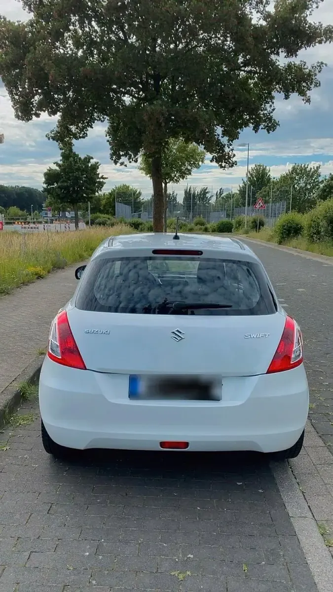 Gebraucht Suzuki Swift 94 PS (69 kW) 2012 Weiß Kleinwagen