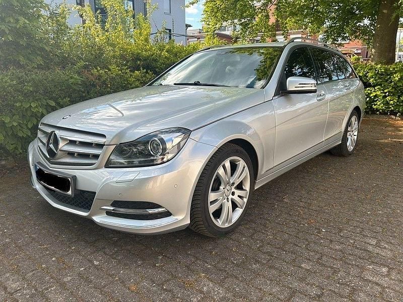 Silber Gebraucht 2012 Mercedes C180 Avantgarde Limousine | 12.200 € (Etwas zu teuer) - Bild 1/4