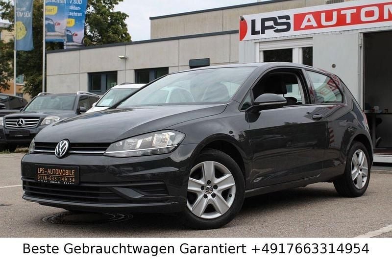 Grau Gebraucht 2018 VW Golf VII Trendline Limousine | 7.150 € (Superpreis) - Bild 1/4