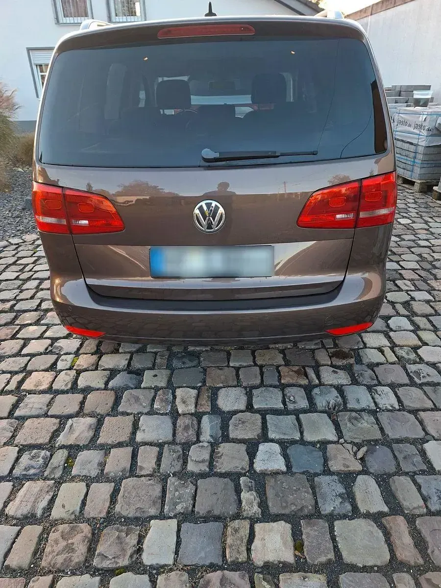Gebraucht VW Touran Life 105 PS (77 kW) 2013 Braun Van / Kleinbus