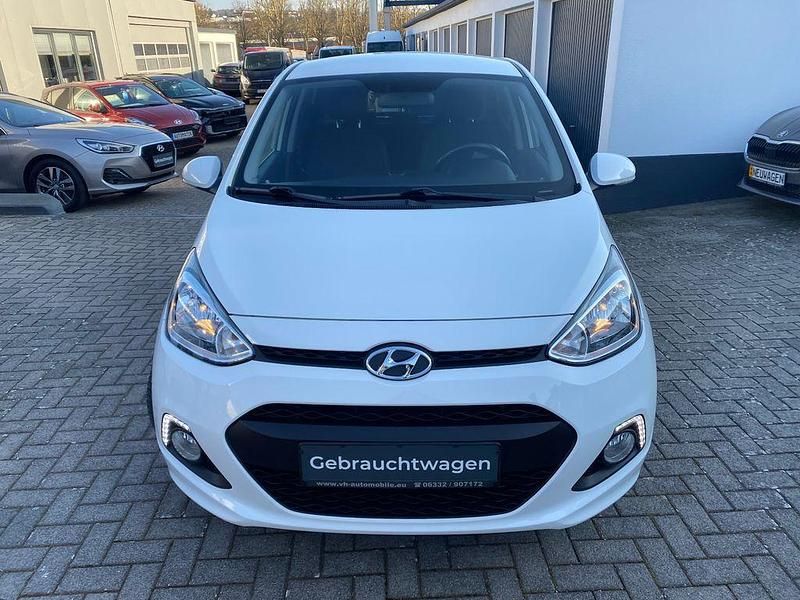 Gebraucht Hyundai i10 67 PS (49 kW) 2017 Weiß Kleinwagen