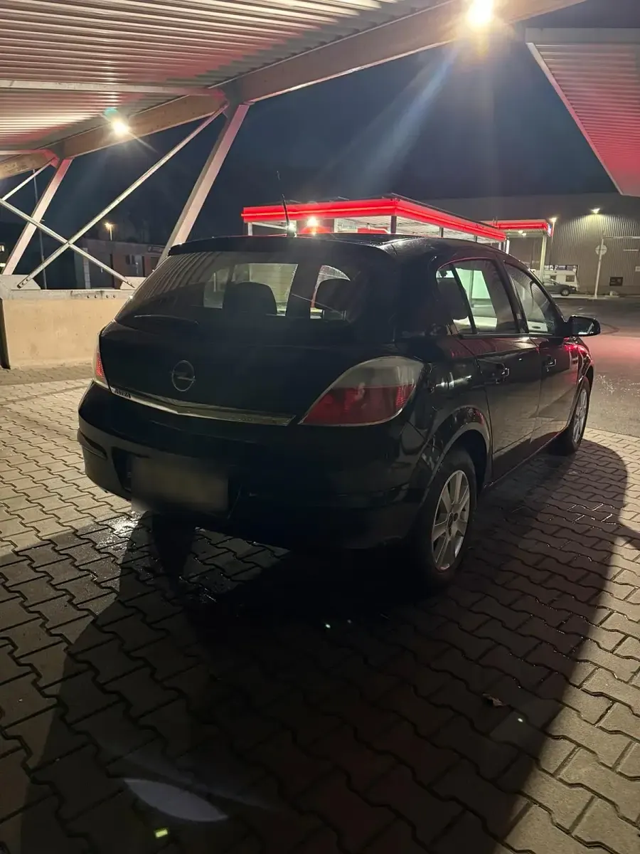 Gebraucht Opel Astra 105 PS (77 kW) 2005 Schwarz Kleinwagen