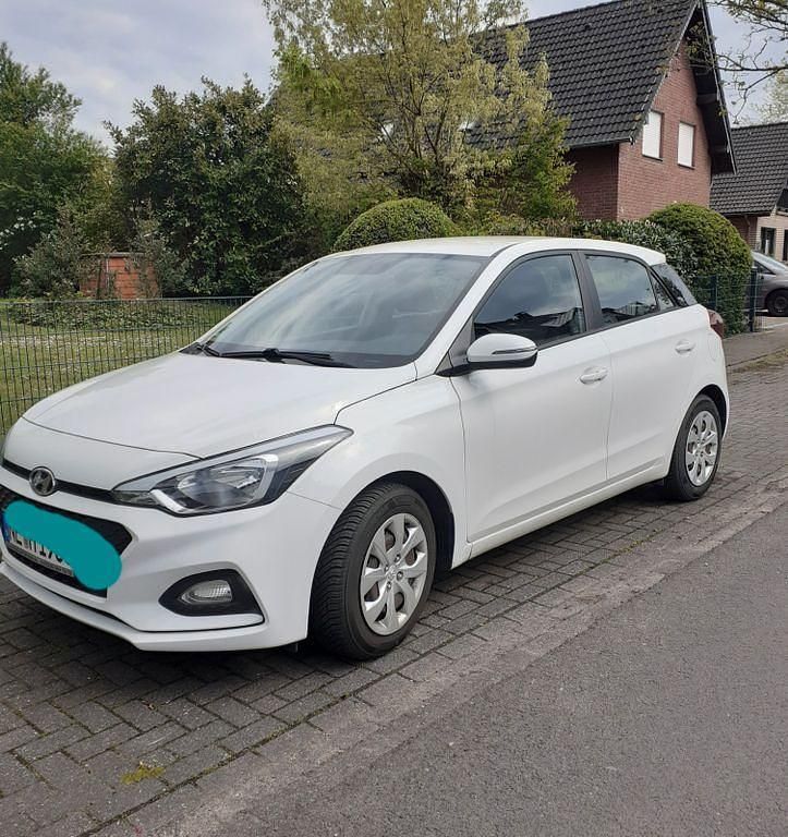 Gebraucht Hyundai i20 Select 75 PS (55 kW) 2019 Weiß Kleinwagen