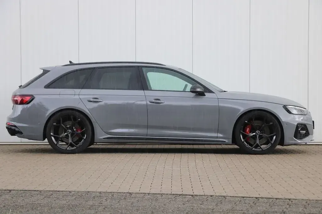 Gebraucht Audi RS4 Competition 450 PS (330 kW) 2023 Nardograu Kombi
