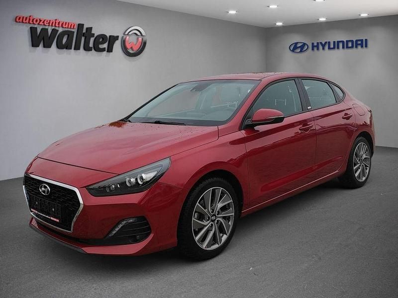 Rot Gebraucht 2020 Hyundai i30 Trend Limousine | 17.990 € (Fairer Preis) - Bild 1/4