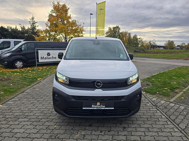 Neu Opel Combo 131 PS (96 kW) 2025 Lackierung weiss icy/typ aussenverkleidung spiegel flach standard Limousine
