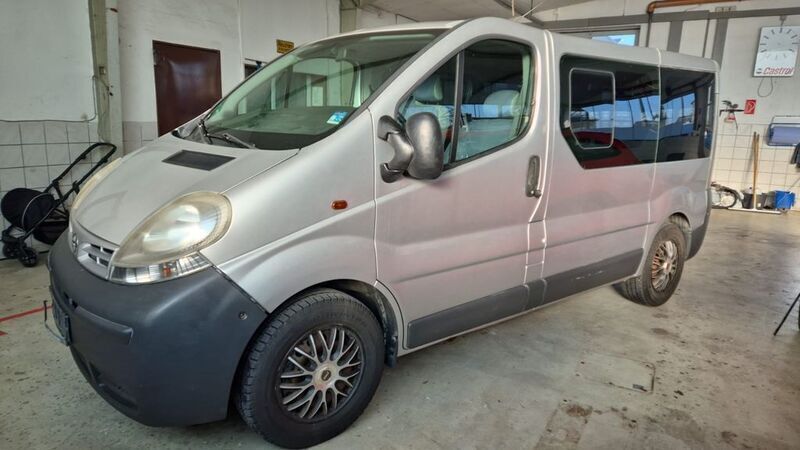 Grau Gebraucht 2004 Nissan Primastar Van / Kleinbus | 6.500 € - Bild 1/4