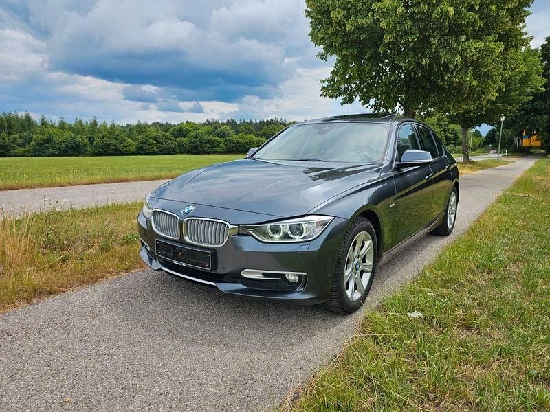 Grau Gebraucht 2013 BMW 318 Comfort Edition Limousine | 12.999 € (Fairer Preis) - Bild 1/4