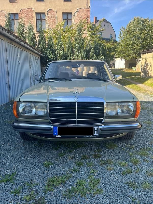 Gebraucht Mercedes E230 136 PS (100 kW) 1982 Limousine
