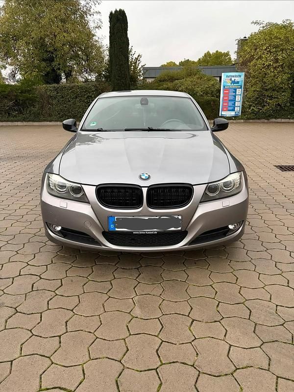 Grau Gebraucht 2009 BMW 318 Limousine | 4.500 € (Guter Preis) - Bild 1/4