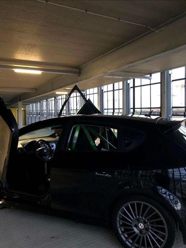 Gebraucht Seat Leon 105 PS (77 kW) 2011 Schwarz Kleinwagen