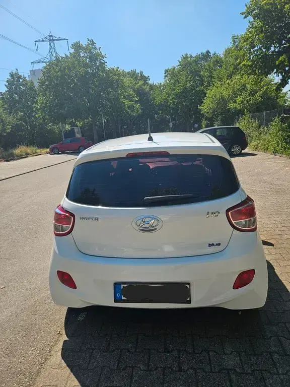 Gebraucht Hyundai i10 67 PS (49 kW) 2016 Weiß Kleinwagen