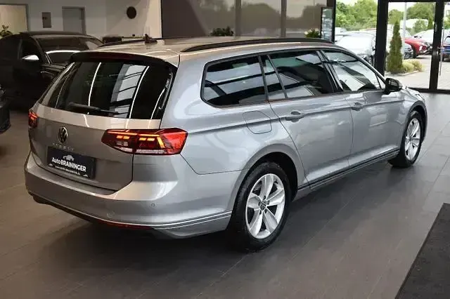 Gebraucht VW Passat 150 PS (110 kW) 2022 Silber Kombi