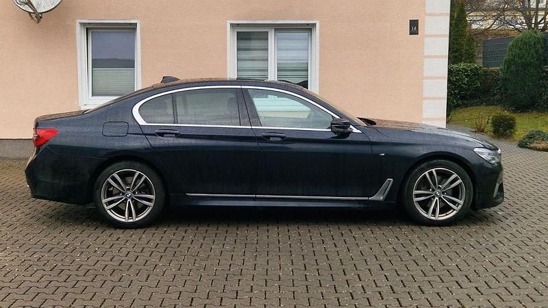 Gebraucht BMW 730 265 PS (194 kW) 2019 Blau Limousine