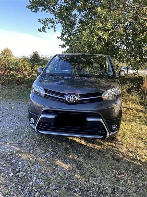 Grau Gebraucht 2020 Toyota Proace Verso Executive Kombi | 34.300 € (Guter Preis) - Bild 1/4