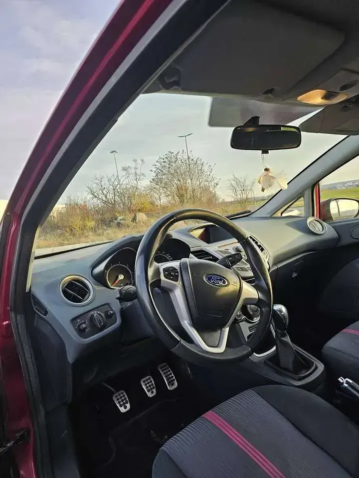 Gebraucht Ford Fiesta Trend 82 PS (60 kW) 2010 Violett Limousine