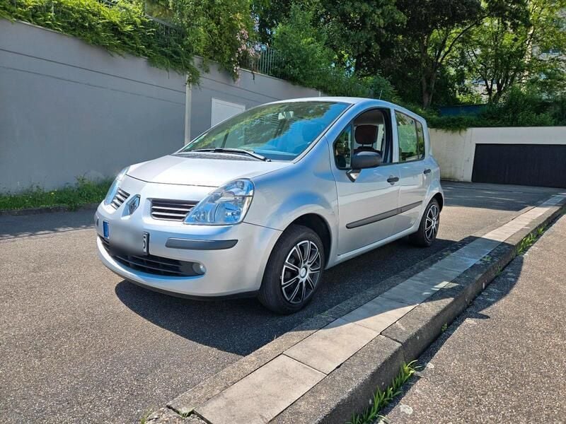 Silber Gebraucht 2006 Renault Clio II Kleinwagen | 2.500 € (Etwas zu teuer) - Bild 1/4