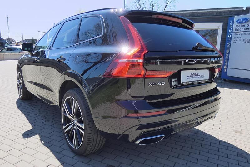 Gebraucht Volvo XC60 R-Design 190 PS (139 kW) 2020 Onyx black / metallic SUV