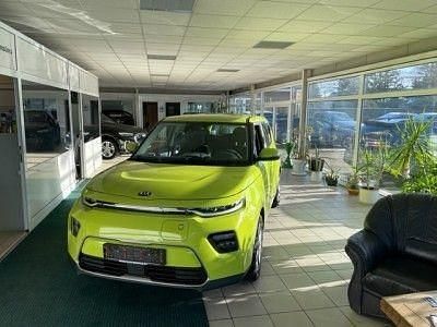 Grün Gebraucht 2021 Kia Soul EV Edition 7 SUV | 17.990 € (Fairer Preis) - Bild 1/4