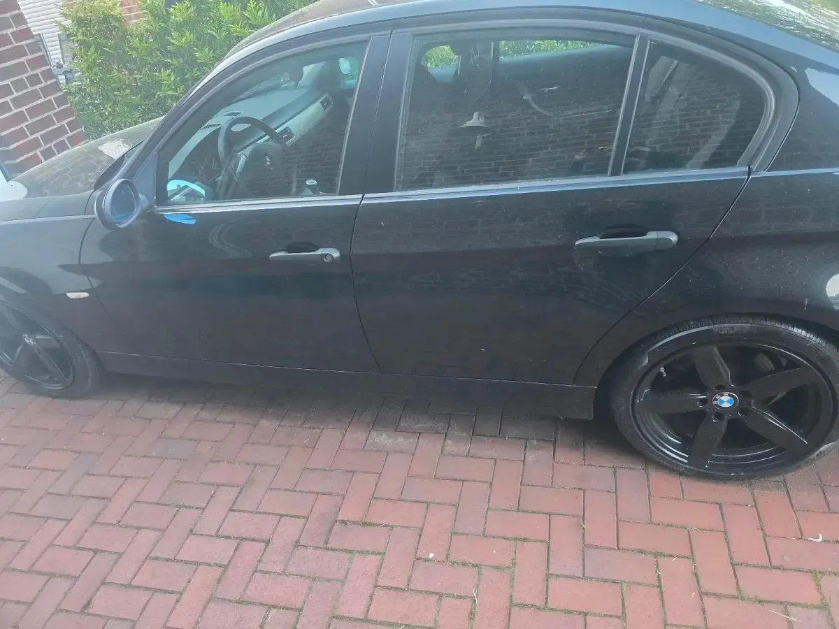Gebraucht BMW 318 129 PS (94 kW) 2006 Schwarz Limousine