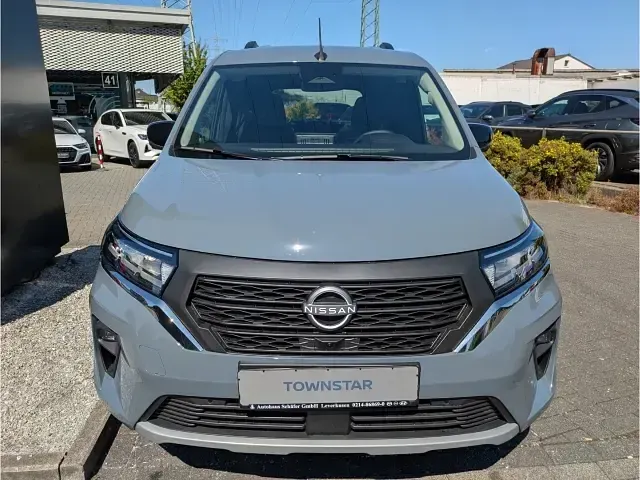 Neu Nissan Townstar Tekna 131 PS (96 kW) 2026 Grau Kombi