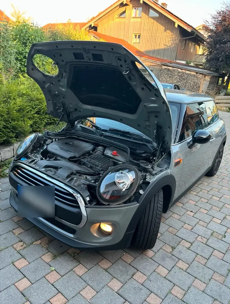 Usado Mini Cooper 102 HP (75 kW) 2018 Cinzento Citadino