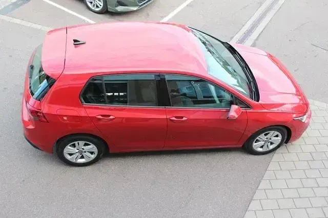 Gebraucht VW Golf VIII Life 110 PS (80 kW) 2023 Rot Limousine
