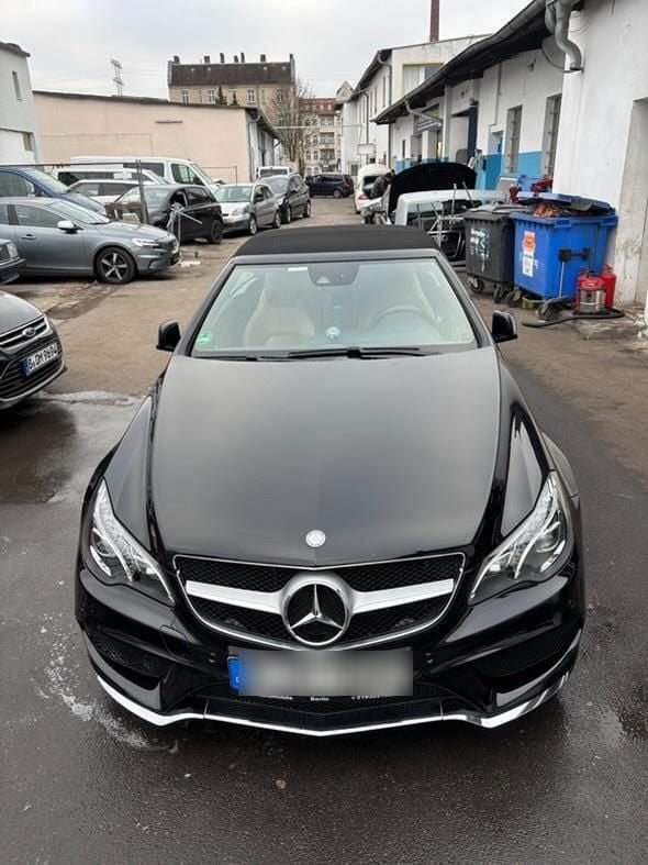 Schwarz Gebraucht 2013 Mercedes E250 AMG line Cabrio | 17.550 € - Bild 1/4