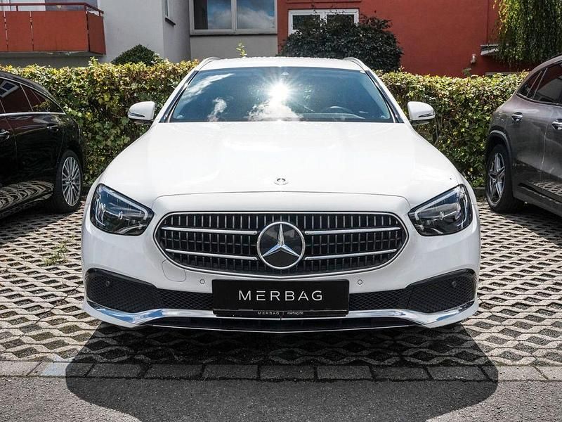 Gebraucht Mercedes E300 Avantgarde 306 PS (225 kW) 2022 Polarweiß Limousine
