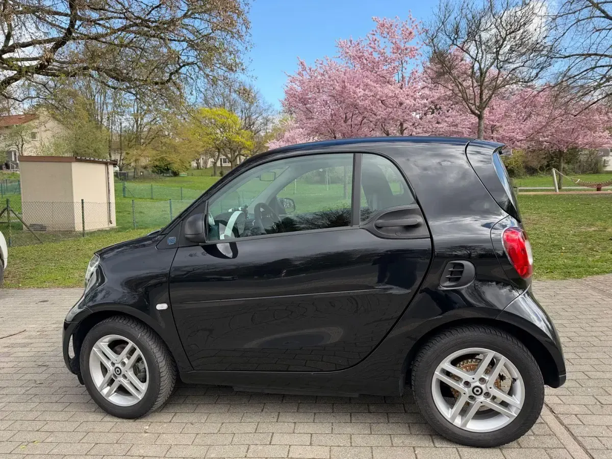 Gebraucht Smart ForTwo Coupé 60 kW (82 PS) 2021 Schwarz Coupé