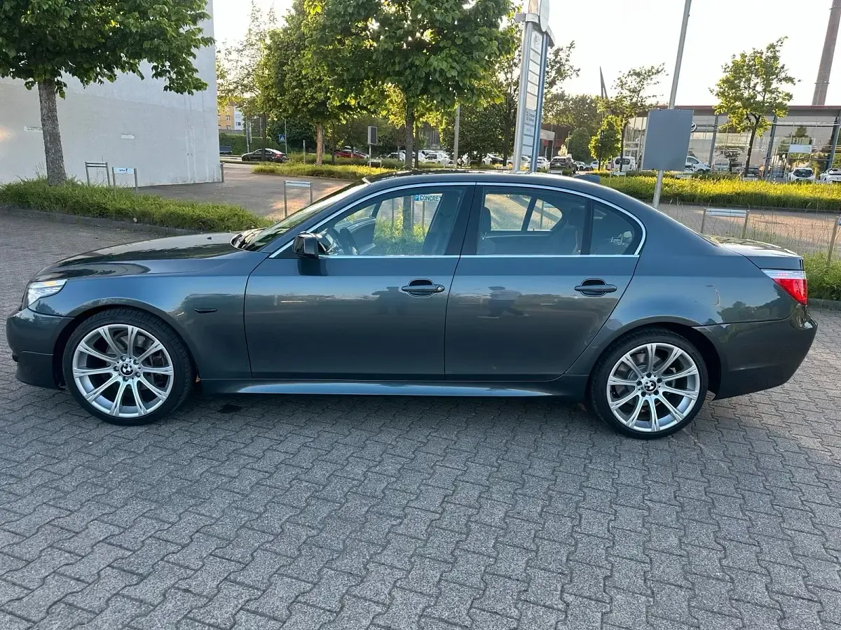 Gebraucht BMW 525 M Sport 197 PS (144 kW) 2008 Silber Limousine