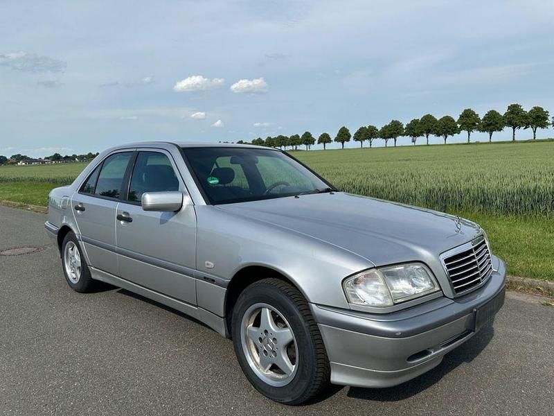 Silber Gebraucht 1998 Mercedes C200 Limousine | 3.950 € (Fairer Preis) - Bild 1/4