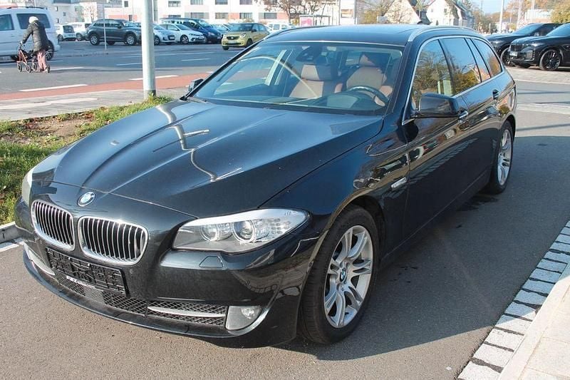 Schwarz Gebraucht 2012 BMW 530 Sport Line Limousine | 11.490 € (Guter Preis) - Bild 1/4
