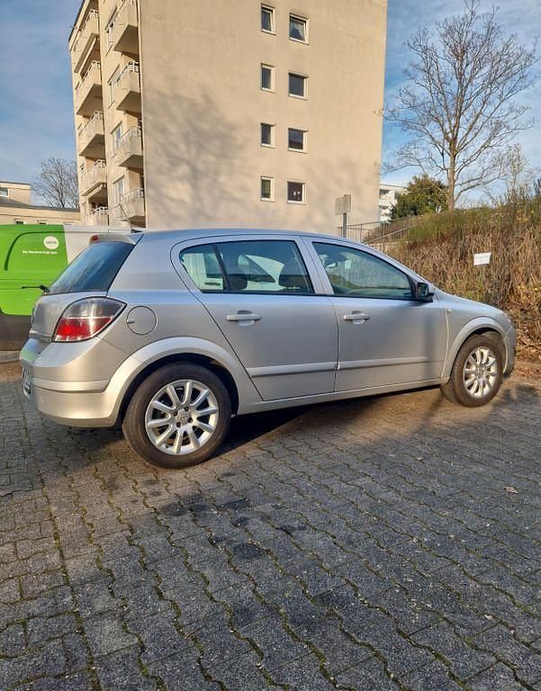 Gebraucht Opel Astra Edition 105 PS (77 kW) 2007 Grau Limousine
