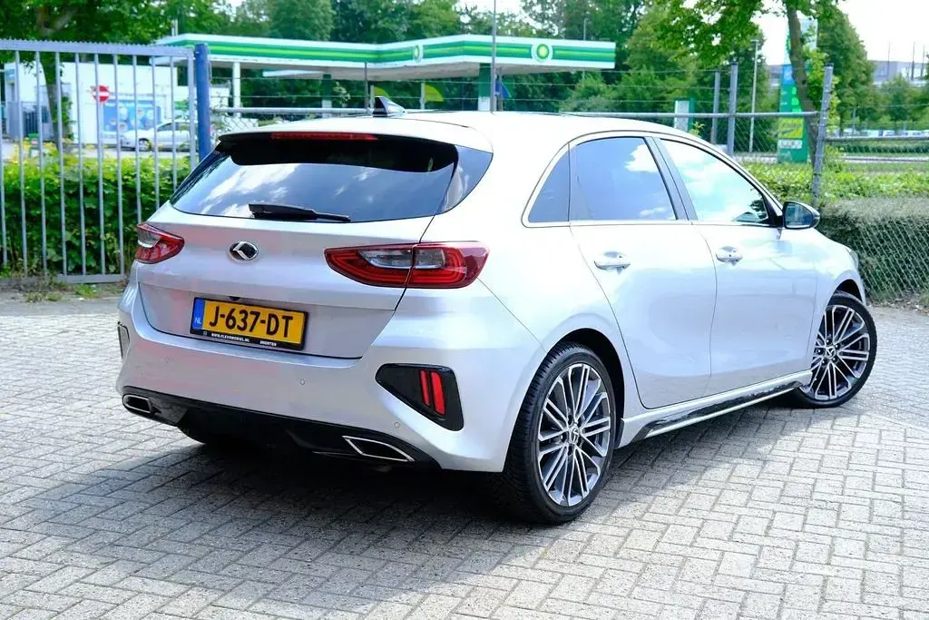Gebraucht Kia Ceed GT 140 PS (102 kW) 2020 Grau Kleinwagen