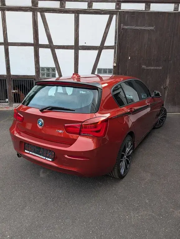 Gebraucht BMW 118 Advantage 136 PS (100 kW) 2019 Orange Kleinwagen