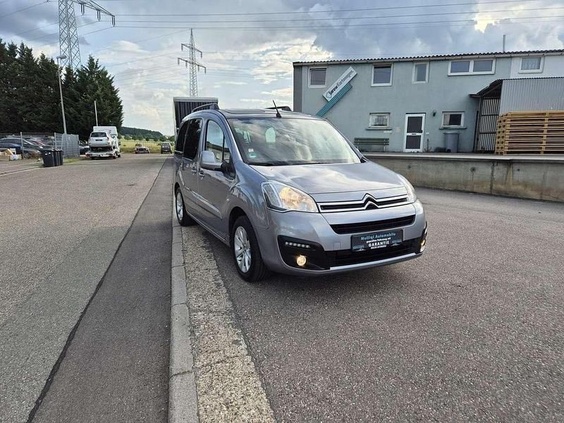 Gris artense Gebraucht 2017 Citroën Berlingo Shine Van / Kleinbus | 10.990 € (Etwas zu teuer) - Bild 1/4