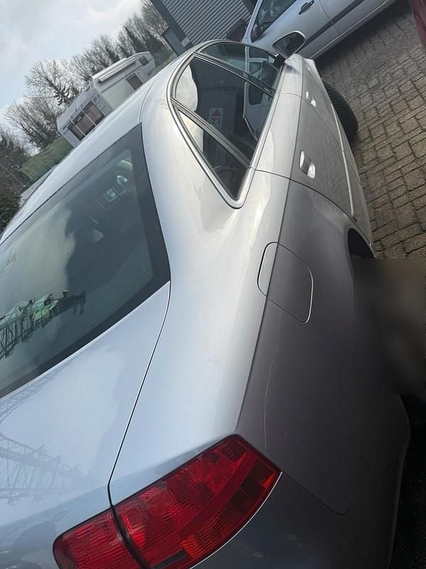 Gebraucht Audi A4 105 PS (77 kW) 2006 Silber Limousine