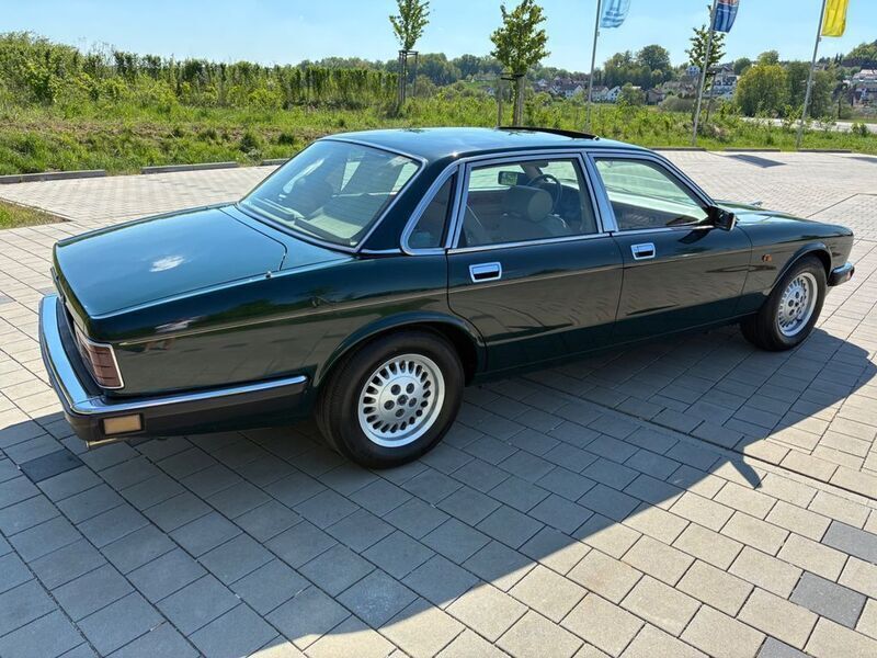 Grün Gebraucht 1991 Jaguar XJ40 Limousine | 20.899 € - Bild 1/4