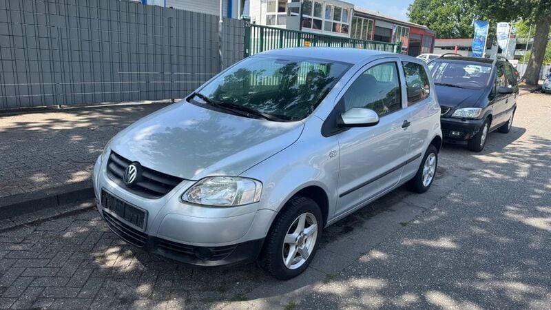 Silber Gebraucht 2005 VW Fox Basis Kleinwagen | 2.950 € (Teuer) - Bild 1/4