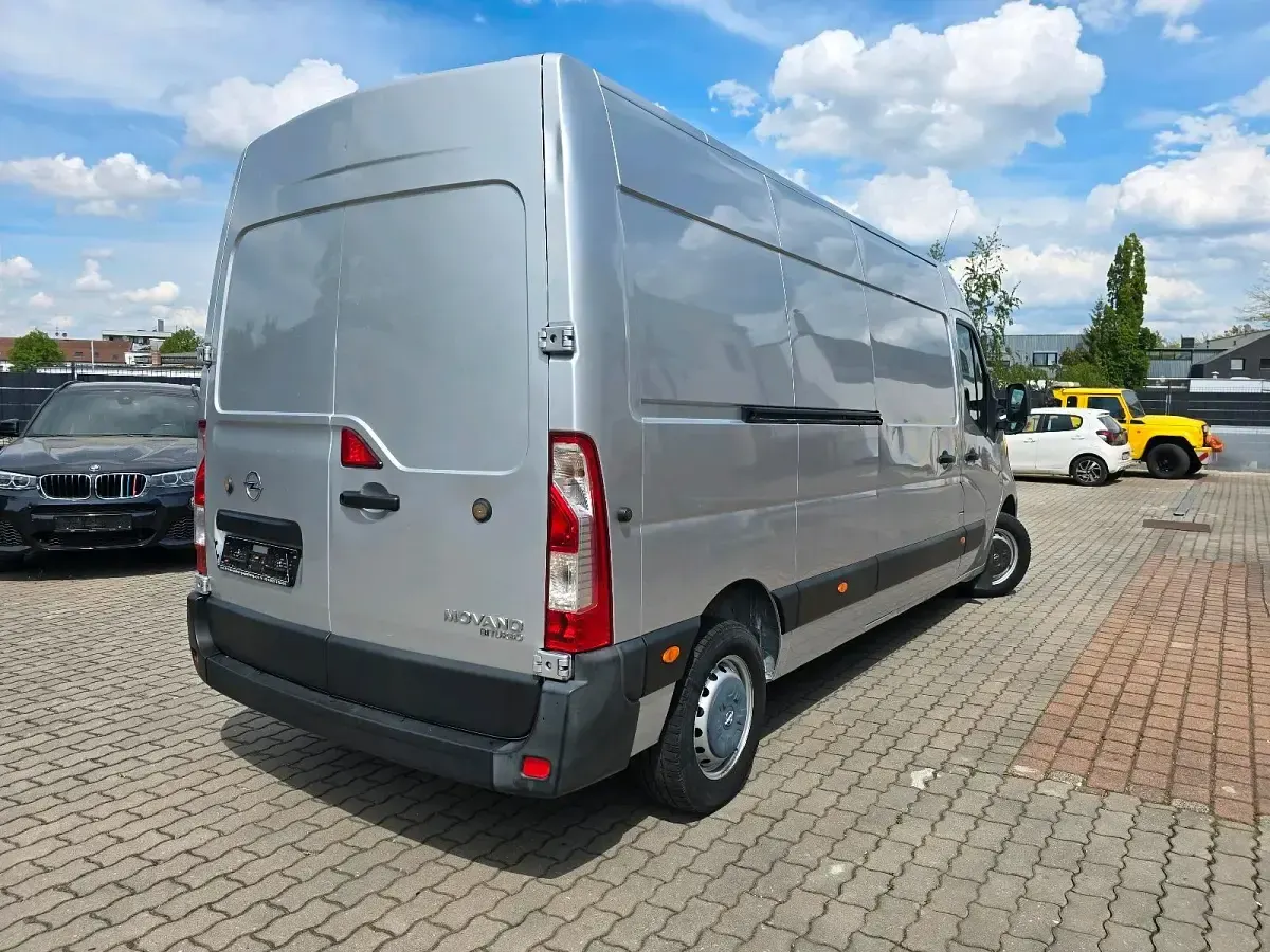 Używany Opel Movano 145 KM (106 kW) 2016 Srebrny Minivan